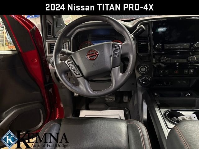 2024 Nissan TITAN Crew Cab PRO-4X 4x4