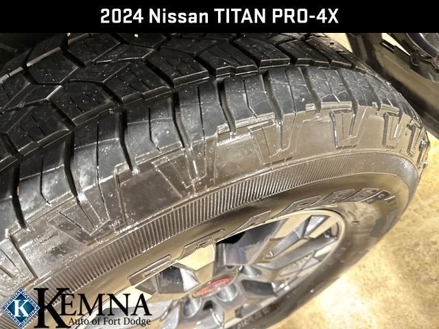 2024 Nissan TITAN Crew Cab PRO-4X 4x4
