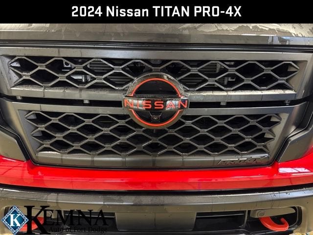 2024 Nissan TITAN Crew Cab PRO-4X 4x4