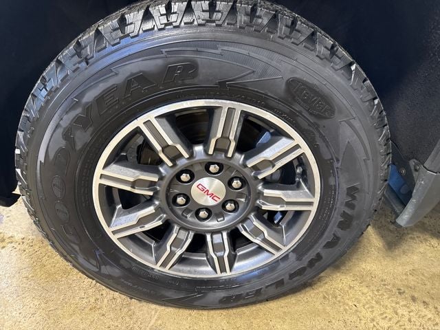 2024 GMC Sierra 1500 4WD Crew Cab Short Box AT4