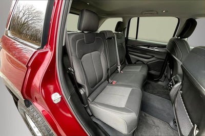 2023 Jeep Grand Cherokee Laredo 4x4