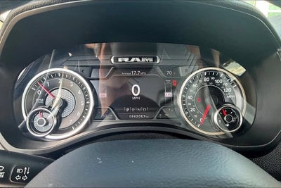 2020 RAM 1500 Laramie Crew Cab 4x4 5'7" Box