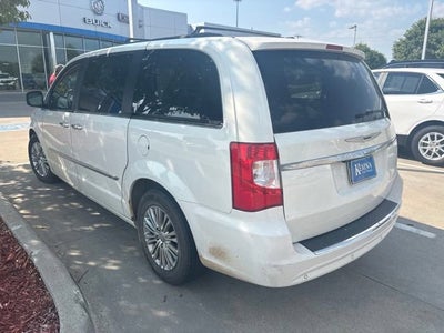 2013 Chrysler Town & Country Touring-L