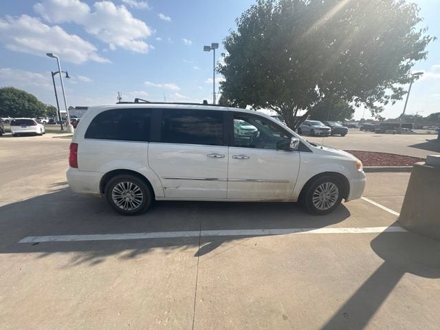 2013 Chrysler Town & Country Touring-L