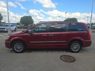 2014 Chrysler Town & Country Touring-L