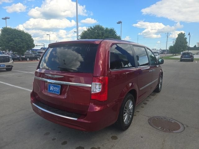 2014 Chrysler Town & Country Touring-L