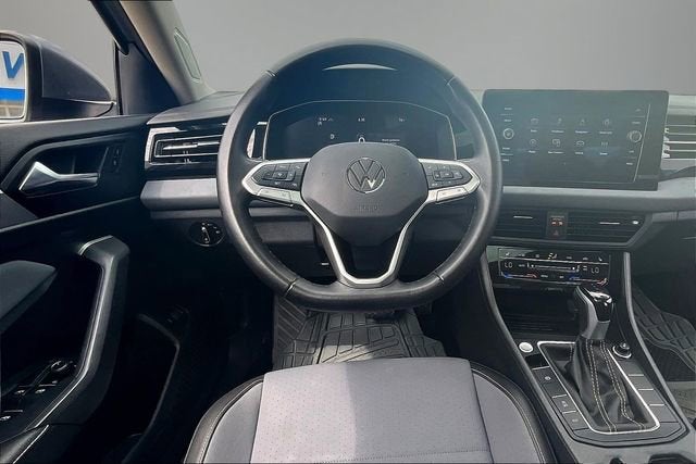 2025 Volkswagen Jetta SE - Photo 8