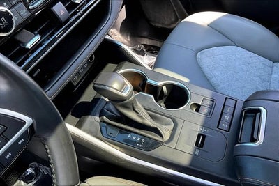 2022 Toyota Highlander Hybrid XLE Bronze Edition