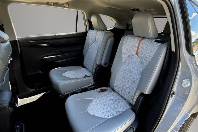 2022 Toyota Highlander Hybrid XLE Bronze Edition