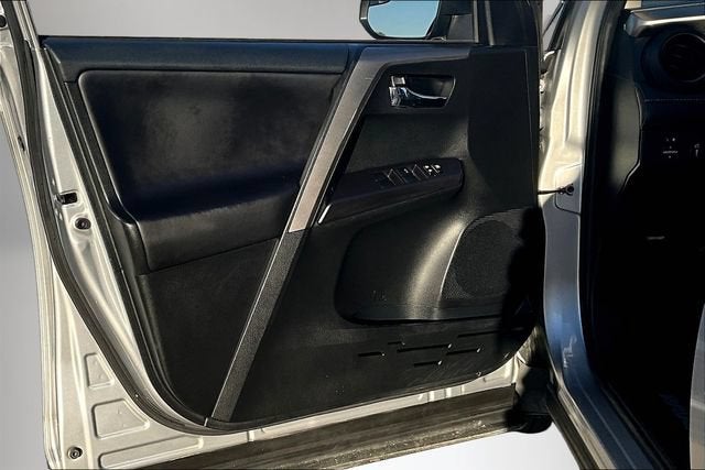 2018 Toyota RAV4 XLE - Photo 18