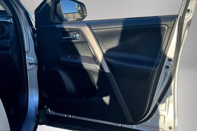 2018 Toyota RAV4 XLE - Photo 26