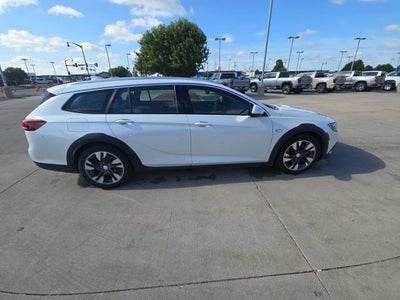 2018 Buick Regal TourX Essence